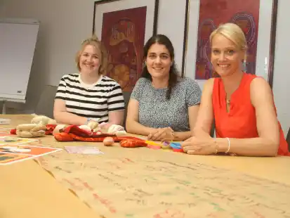 Informierten &uuml;ber die Workshops in Schulen (v.l.): Johanne Bl&ouml;mer, Eva Grave und Ines Luthmann (SkF-Gesch&auml;ftsf&uuml;hrerin).