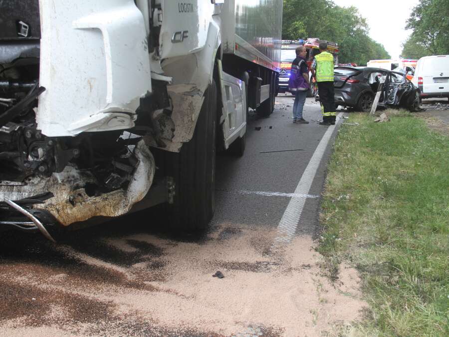 Unfall auf B 68 zwischen Hemmelte und Essen: Junge Frau gestorben