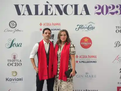 Virgilio Martinez und Pia Leon, Chefkoch - und k&ouml;chin des Restaurants Central aus Lima, w&auml;hrend der Preisverleihung im spanischen Valencia.
