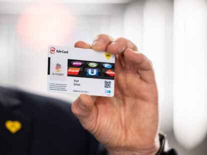 Dass das Deutschlandticket nur online, &uuml;ber Reisezentren oder mit Hilfe des Aboservices zu erwerben ist, h&auml;lt laut Fahrgastverband viele Interessenten vom Kauf ab.