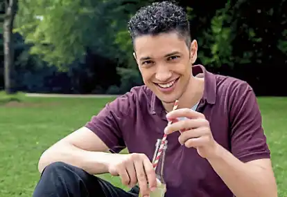 Wer Limonade durch einen Strohhalm trinkt, sch&uuml;tzt seine Z&auml;hne.