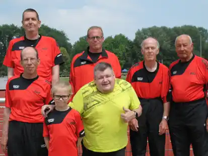 Start in Braunschweig: (hinten v.l.) Oliver Frerichs, Kevin Herrmann, Volker St&uuml;ben und Helmut M&ouml;hle. Vorne v.l.: Ingo Fremy, Paul Gerdes und Christian Bolinuis.