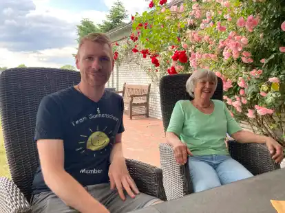 Ren&eacute; Pliester lebt mit Conny Gebhardt in einer Wohngemeinschaft am Oldenburger Stadtrand.