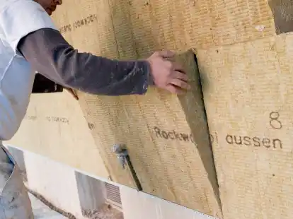 F&uuml;r die D&auml;mmung einer Fassade gibt es unterschiedliche Optionen - Steinwollplatten sind eine davon.