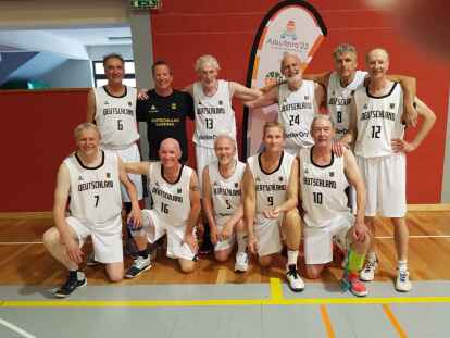 Stolz auf den Gewinn der Bronzemedaille durfte das Team um Holger Smit (Nr. 10) sein.