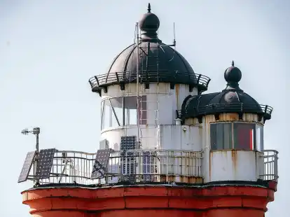 In die Jahre gekommen ist der  Leuchtturm Roter Sand. Das Seezeichen m&uuml;sste dringend saniert werden, gilt angeblich als nicht mehr standsicher.