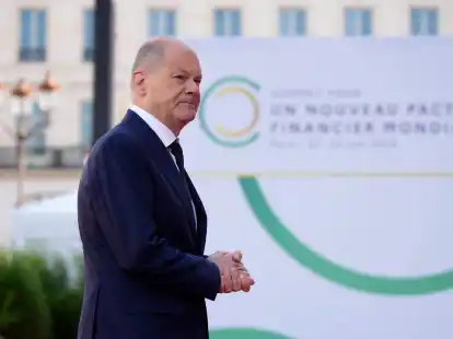 Bundeskanzler Olaf Scholz nimmt am Gipfeltreffen &uuml;ber ein solidarischeres Finanzsystem teil.