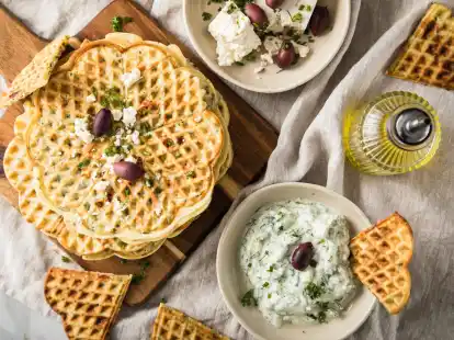Bei mehreren Gerichten auf einem Bild einen Teller etwas aus dem Bild ziehen und ihn nur halb abbilden.
