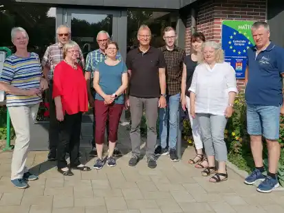 Bewerteten die verschiedenen D&ouml;rfer (von links): Margit Meyer-Folkerts (Sandkrug), Klaus D&ouml;lling (Streekermoor), Jutta Ellinghusen (Sandtange), J&uuml;rgen Barkemeyer (Tweelb&auml;ke), Corinna Hagen (Dingstede), Guido Heinisch (B&uuml;rgermeister), Marc Heinemann (Gemeindeverwaltung), Lore Melle (Gemeindeverwaltung), Marlies Schweers-Weihe (Munderloh) und Hartwig Bruns (Sandhatten).