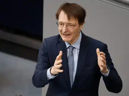 &laquo;Wir &auml;ndern die Rahmenbedingungen so, dass Deutschland als Absatzmarkt f&uuml;r Arzneimittel wieder attraktiver wird&raquo;: Bundesgesundheitsminister Karl Lauterbach.