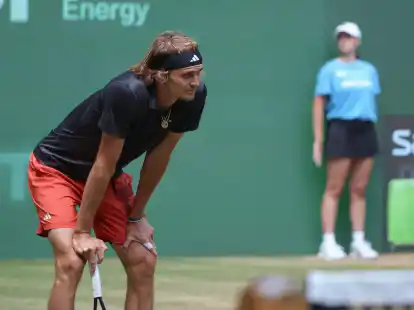 Alexander Zverev ist beim Rasenturnier in Halle im Halbfinale gescheitert.