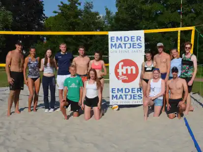 Volleyball-Nationalspieler Christian Fromm (links im Bild) und Ex-Nationalspielerin Maren Fromm (rechts daneben) haben spontan am Beachvolleyball-Turnier der Emder Volleys teilgenommen.