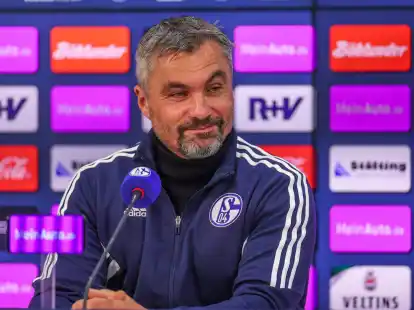 Hat mit Schalke wieder das Training aufgenommen: Coach Thomas Reis.
