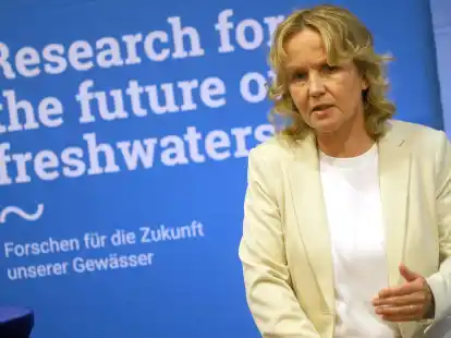 Bundesumweltministerin Steffi Lemke  besucht das Leibnitz-Institut f&uuml;r Gew&auml;sser&ouml;kologie.