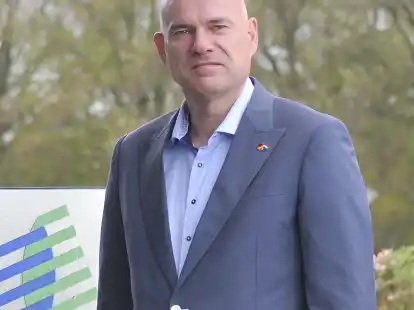 Karel Groen ist seit 2011 Gesch&auml;ftsf&uuml;hrer der Ems Dollart Region mit Sitz in Bad Neuschanz unmittelbar am ehemaligen Grenz&uuml;bergang zur Gemeinde Bunde.