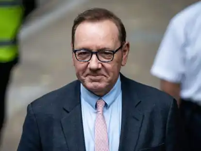 US-Schauspieler Kevin Spacey trifft vor dem Southwark Crown Court in London zum Beginn seines Prozesses ein.