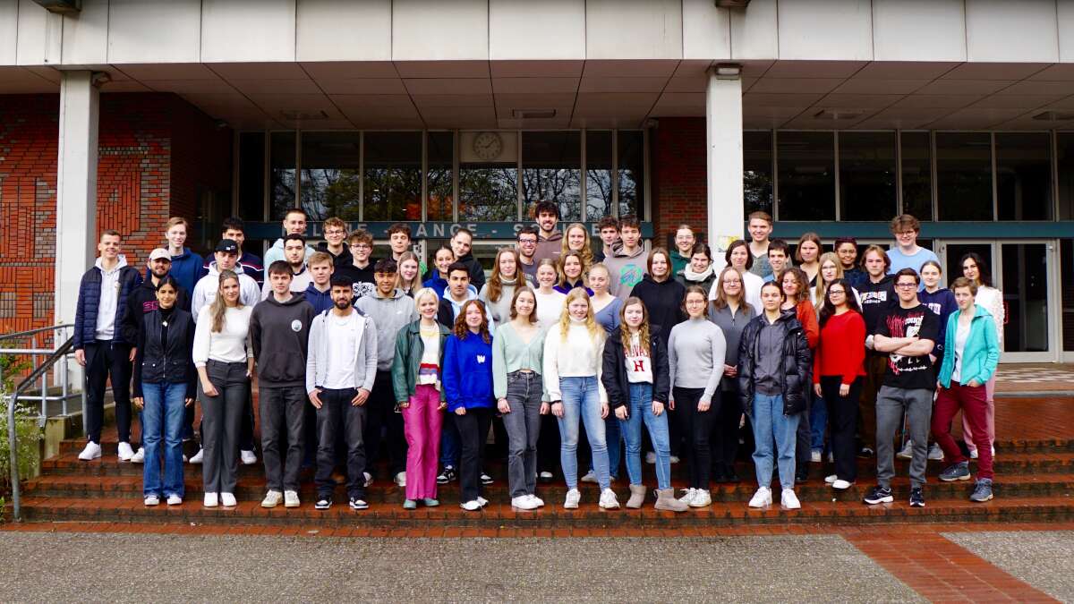 Abitur in Oldenburg 2023 die Absolventinnen und Absolventen der IGS HeleneLangeSchule