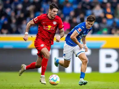 Der Leipziger Dominik Szoboszlai (l) soll beim FC Liverpool auf dem Zettel stehen.