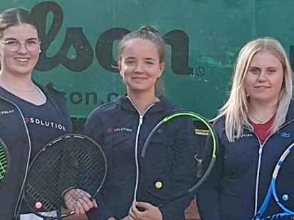 Erfolgreich: die Tennisspielerinnen des TK Nordenham. Zum Team geh&ouml;ren (von links) Vivien Zobel, Sarah Tr&uuml;tgen, Kira Erden, Jana Okrey, Katharina Bultmann und Lilly M&uuml;ller. Es fehlen Charlotte Kliegelh&ouml;fer, Paula Knupe-Wolfgang und Viola G&uuml;nther.