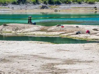 Trockenheit in&nbsp;Deutschland: Im bayerischen Sylvensteinstausee ist eine Insel durch den Wassermangel freigelegt (Archivbild).
