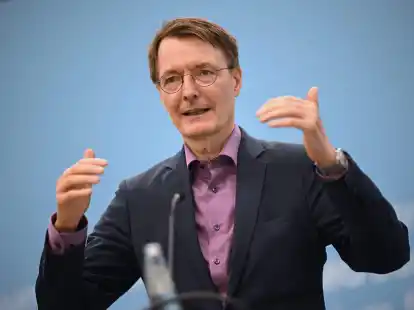 Gesundheitsminister Karl Lauterbach spricht nach der Bund-L&auml;nder-Runde zur geplanten Krankenhausreform in einer Pressekonferenz.