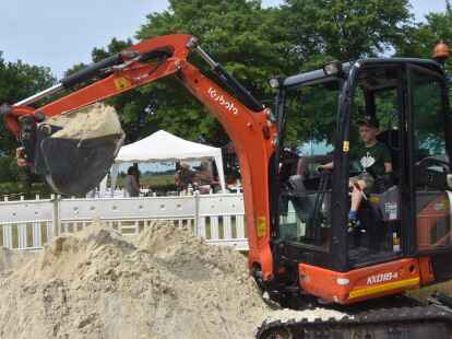Spiel und Spa&szlig; bot der B&uuml;rgerverein Moorriem den j&uuml;ngsten Besuchern des Sommerfestes auf dem Dorfplatz.