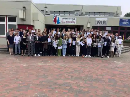 79 Sch&uuml;lerinnen und Sch&uuml;ler der Oberschule Am Luisenhof haben nun ihren Abschluss in der Tasche.