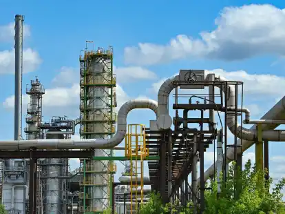 Anlagen zur Roh&ouml;lverarbeitung auf dem Gel&auml;nde der PCK-Raffinerie in Schwedt.