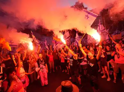 Israelis protestieren erneut gegen die Pl&auml;ne der Regierung von Premierminister Netanjahu, das Justizsystem zu reformieren.