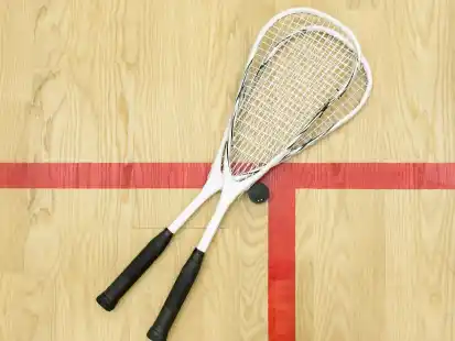 In der Fitness-World Schortens wurde zu den Squash-Schl&auml;gern gegriffen.