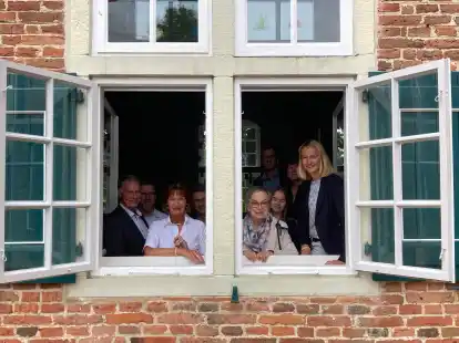 In neuem Glanz erstrahlen die Fenster des Waisenstiftes.