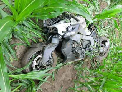 Bei einem Unfall auf der Ammerlandstra&szlig;e hat sich ein 48-J&auml;hriger lebensgef&auml;hrlich verletzt. Sein Fahrzeug ist nicht mehr fahrt&uuml;chtig.