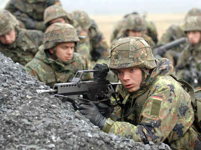 BundeswehrKarriere Niedersachsen Über Fachkräftemangel, Gehalt und