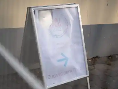 Eine 17-J&auml;hrige ist in der Nacht bei einer Abifeier durch eine Lichtkuppel aus Kunststoff gest&uuml;rzt und dabei t&ouml;dlich verletzt worden.