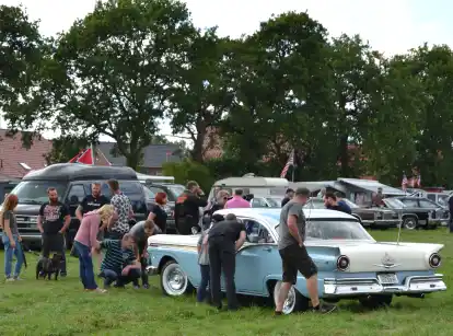 Die amerikanischen Stra&szlig;enkreuzer k&ouml;nnen in Sandhorst aus n&auml;chster N&auml;he begutachtet werden.
