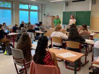 Plattdeutschtag an der Edewechter Oberschule:  Lehramts-Studierende gestalten den Unterricht.