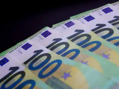 Im Rahmen des Finanzausgleichs zwischen den 16 Bundesl&auml;ndern wurden 2022 rund 18,5 Milliarden Euro umverteilt. Mit Einzahlungen von fast 9,9 Milliarden Euro trug Bayern die mit Abstand gr&ouml;&szlig;te Last.