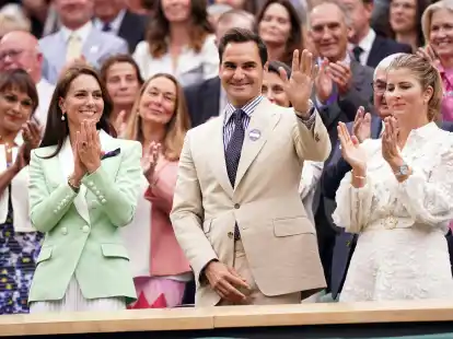Tennis-Superstar Roger Federer wurde in Wimbledon f&uuml;r seine Verdienste um den Rasen-Klassiker geehrt.