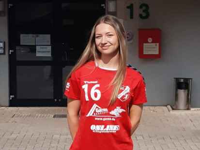 Junges Talent mit Doppelspielrecht: Maresa M&ouml;ller geht in der kommenden Handballsaison f&uuml;r die HSG Hude/Falkenburg in der Frauen-Oberliga auf Torejagd.
