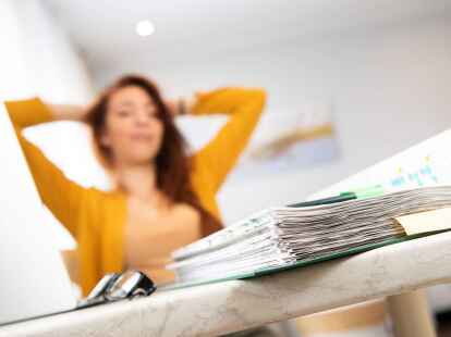 Ein duales Studium verbindet Theorie an der Hochschule und Arbeitspraxis im Betrieb.