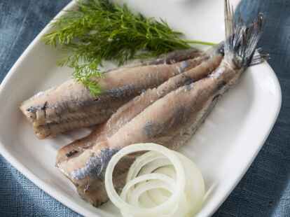 Fisch liefert Omega-3-Fetts&auml;uren, einen wichtigen Baustein f&uuml;r unsere Zellen. (Christin Klose/dpa-tmn)