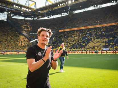 Dortmunds Trainer Edin Terzic hat mit seinem Team die Saisonvorbereitung begonnen.