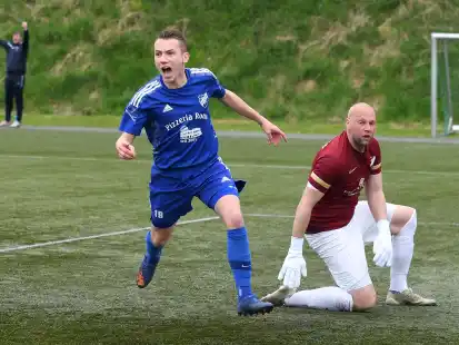 Der TuS Holtriem (in Blau) muss etwas l&auml;nger auf seinen Einsatz im Ostfriesland-Cup warten.