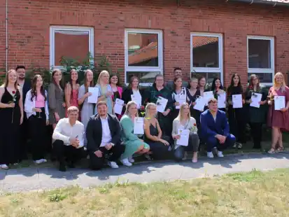 24 Absolventen der Fachschule f&uuml;r Sozialp&auml;dagogik der BBS des Landkreises Oldenburg haben ihre Fachhochschulreife erworben.