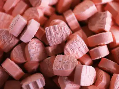 Ecstasy-Tabletten enthalten den Wirkstoff MDMA.