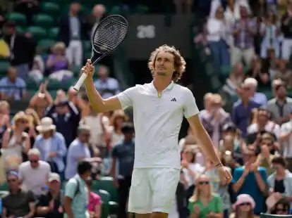 Alexander Zverev jubelt nach seinem Sieg.