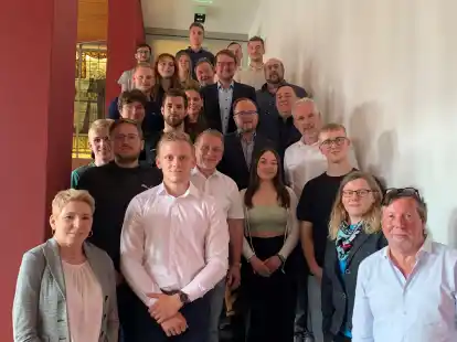 Beim Empfang im Rummel: die Projektbeteiligten mit Oberb&uuml;rgermeister Tim Kruithoff.