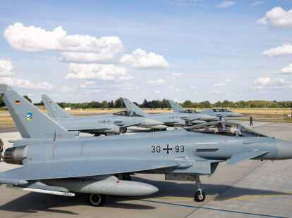 Deutsche Eurofighter im August 2022 am Fliegerhorst Neuburg.