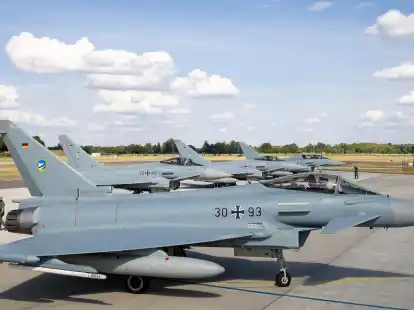 Deutsche Eurofighter im August 2022 am Fliegerhorst Neuburg.