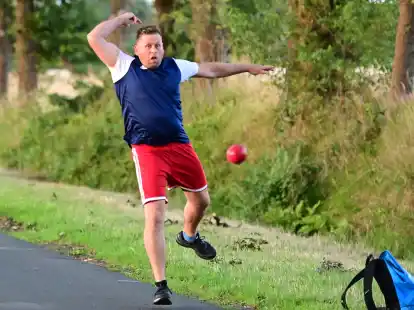 Mathias Men&szlig;en (Reepsholt) sicherte sich zusammen mit Anke Kl&ouml;pper (S&uuml;darle) den Siegerscheck.